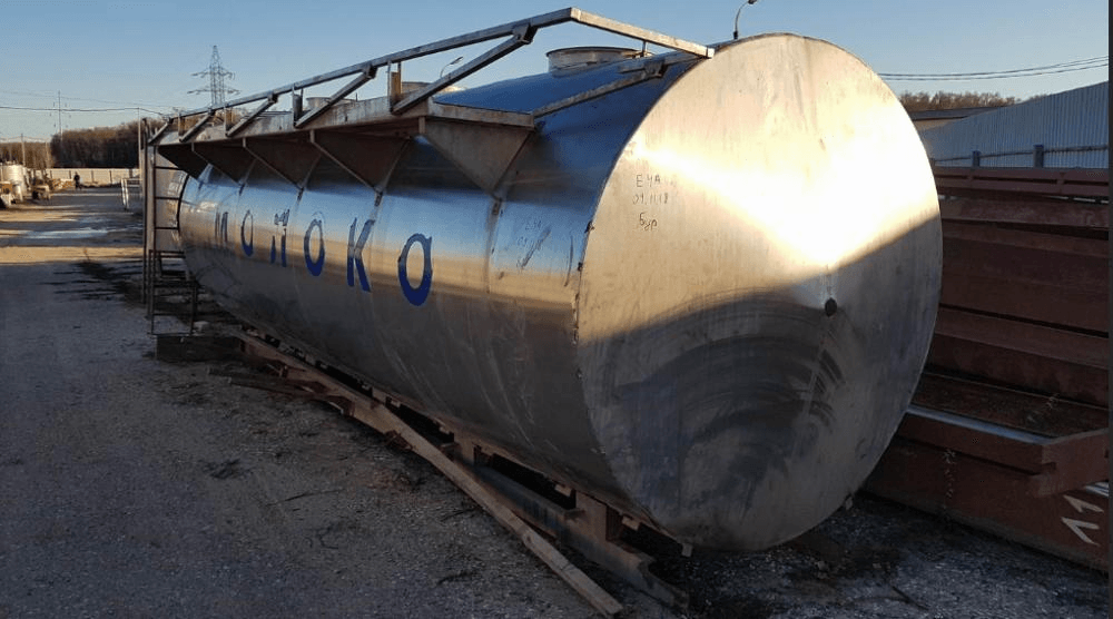 Емкость 12 куб.м.  с термоизоляцией.