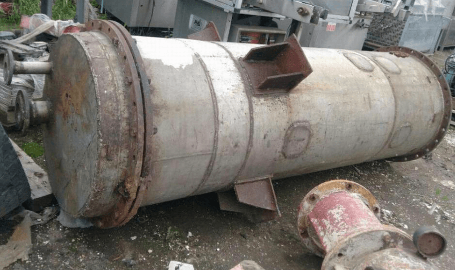 Емкость 1,2 куб.м. общая высота 2,9м.