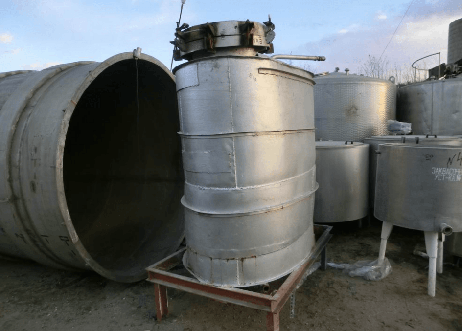 Емкость 2 куб.м. вертикальная, овальная