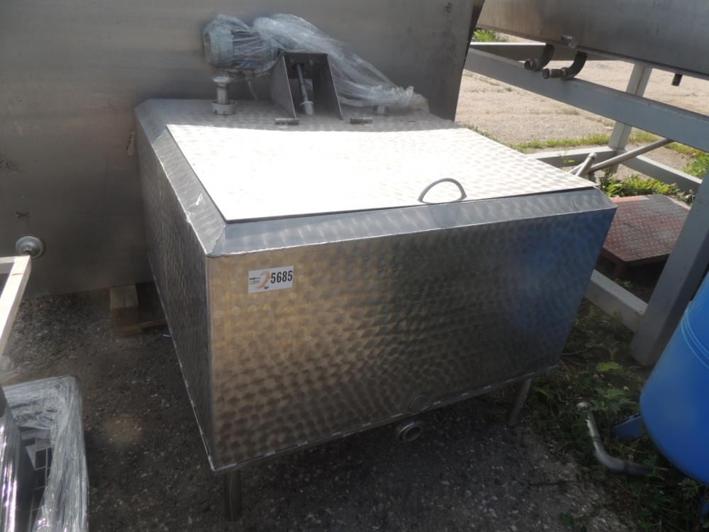 Бак квадратный 1000л с мешалкой инв.5685