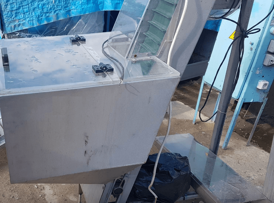 Элеватор подачи пробки пробки в бункер ориентатора, высота подъема 3 метра