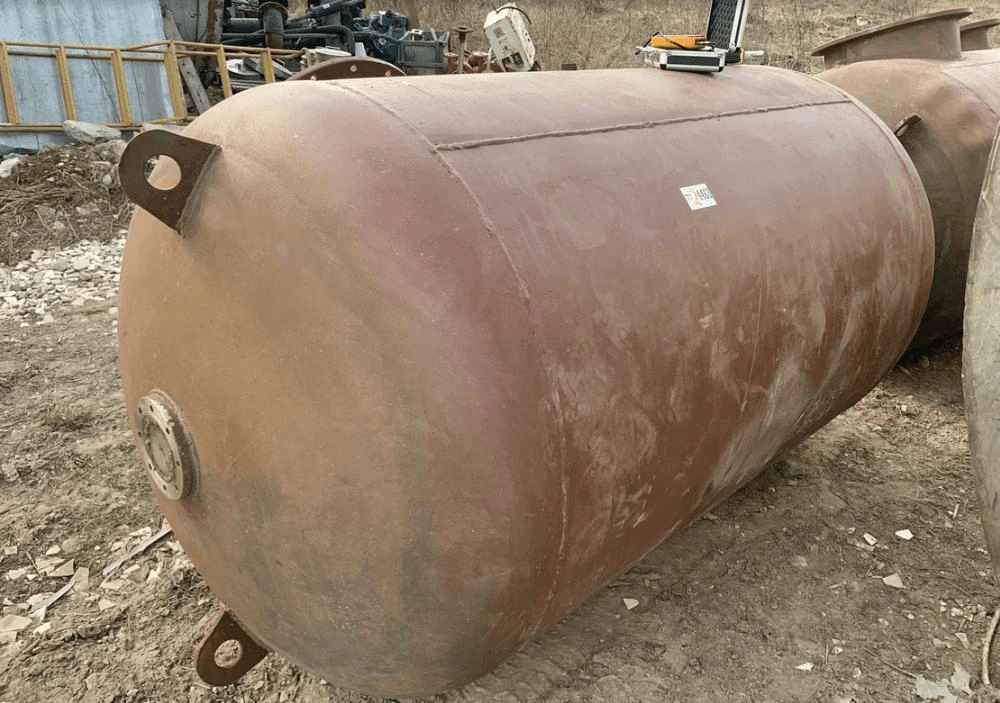 Емкость 2,5 куба инв.4463