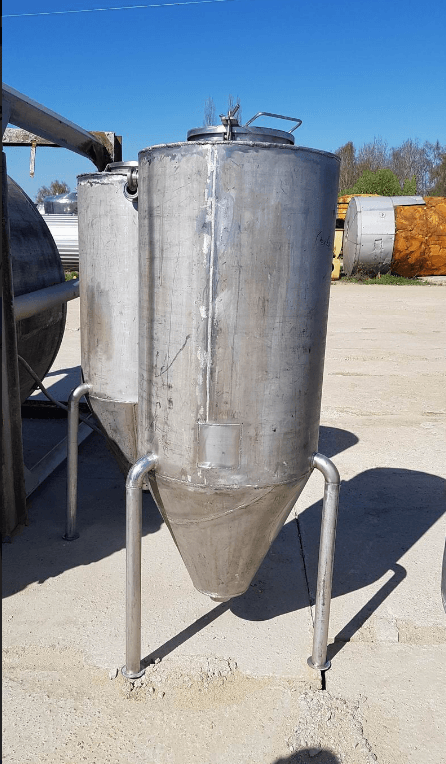 Емкости с конусом 0,3 куб.м,