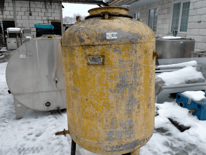 Емкость с люком 1000л инв.8218