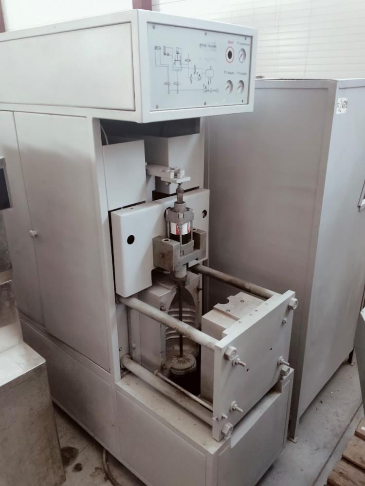 Полуавтомат выдува со станцией разогрева ВПМ-8 инв.1624