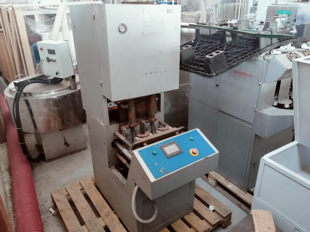 Полуавтомат выдува со станцией разогрева ПВ-7/3 инв.6974