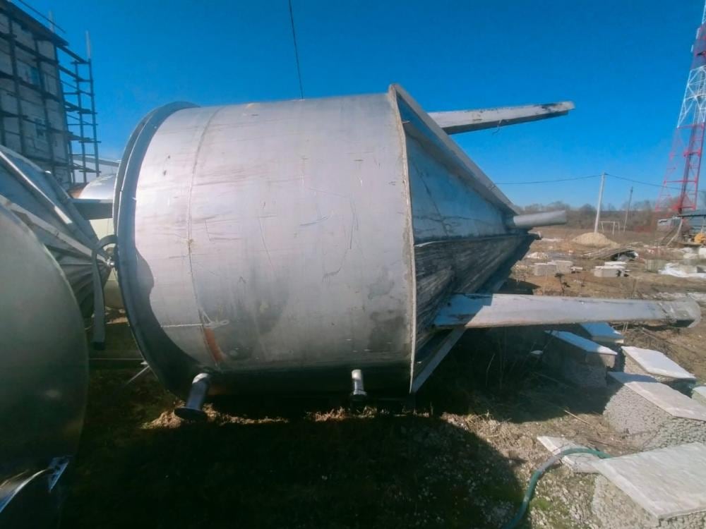 Емкость с конусом 8куб. инв.8375