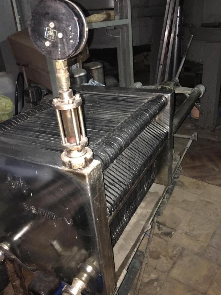 Фильтр-пресс, пластины 40х40, ручной прижим.