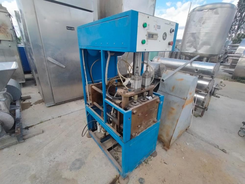 Выдувная машина со станцией разогрева ПАВ 600 УТ 16 Атм инв.7526