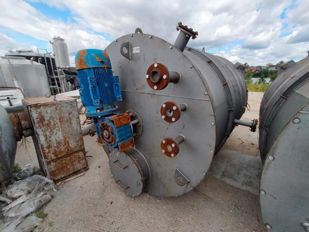 Реактор стальной 6000л е.2015