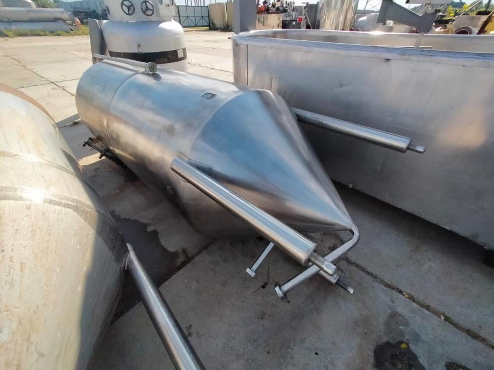 Емкости 1200л с конусом инв.7549