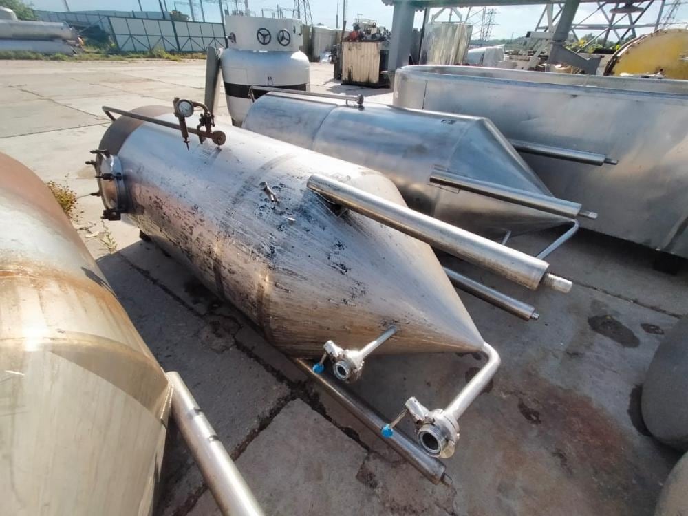 Емкость с конусом 1200л инв.7599