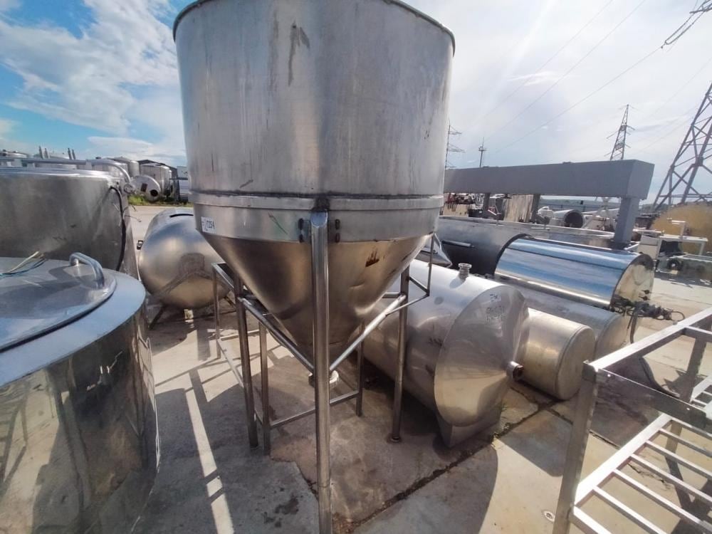 Емкость конус 700л инв.7254