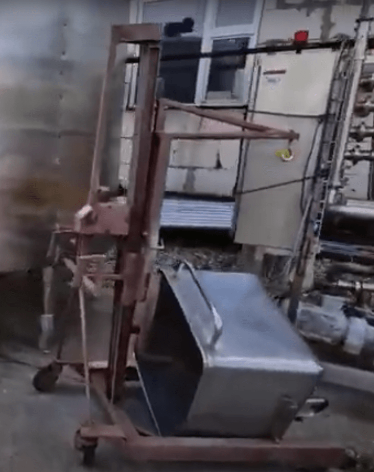 Передвижной механический подъёмник инв.8354