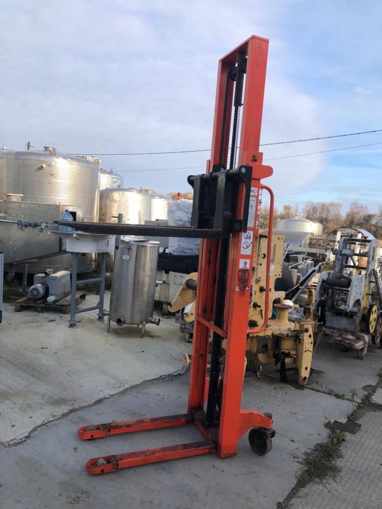 Штабелер capacity 1000 kgs инв.9945