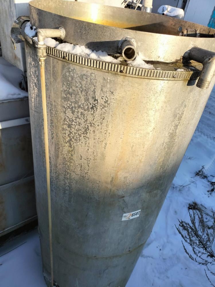 Емкость вертикальная 1200л инв.8587