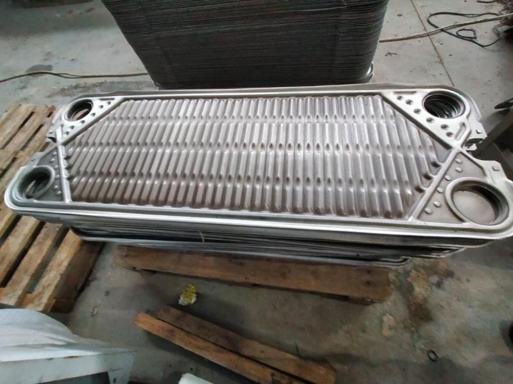 Пластины на теплообменник пластинчатый, клеевые.