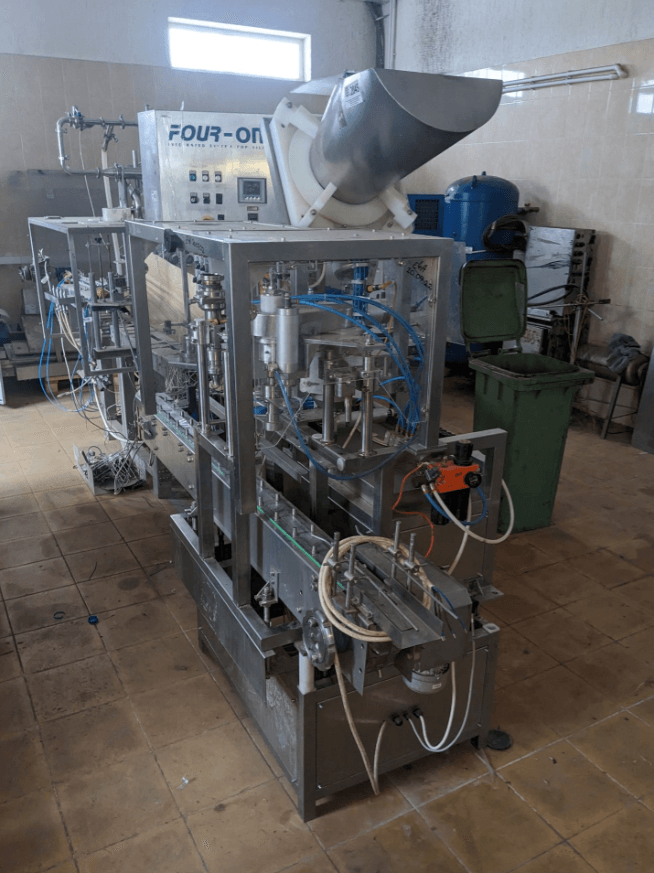 Моноблок розливо-укупорочный по розливу в ПЭТ  0,5-1,0 л, пр-во Сербия е.2045