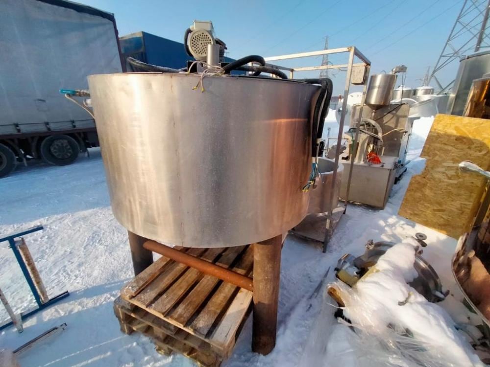 Емкость 700л с рубашкой и мешалкой инв.1506