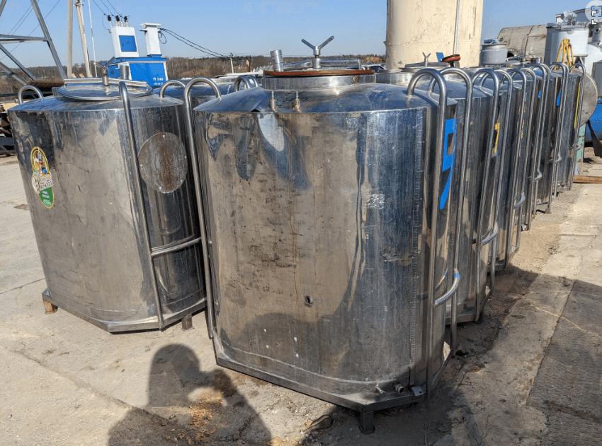Емкости 500 л, с рубашкой и термоизоляцией.
