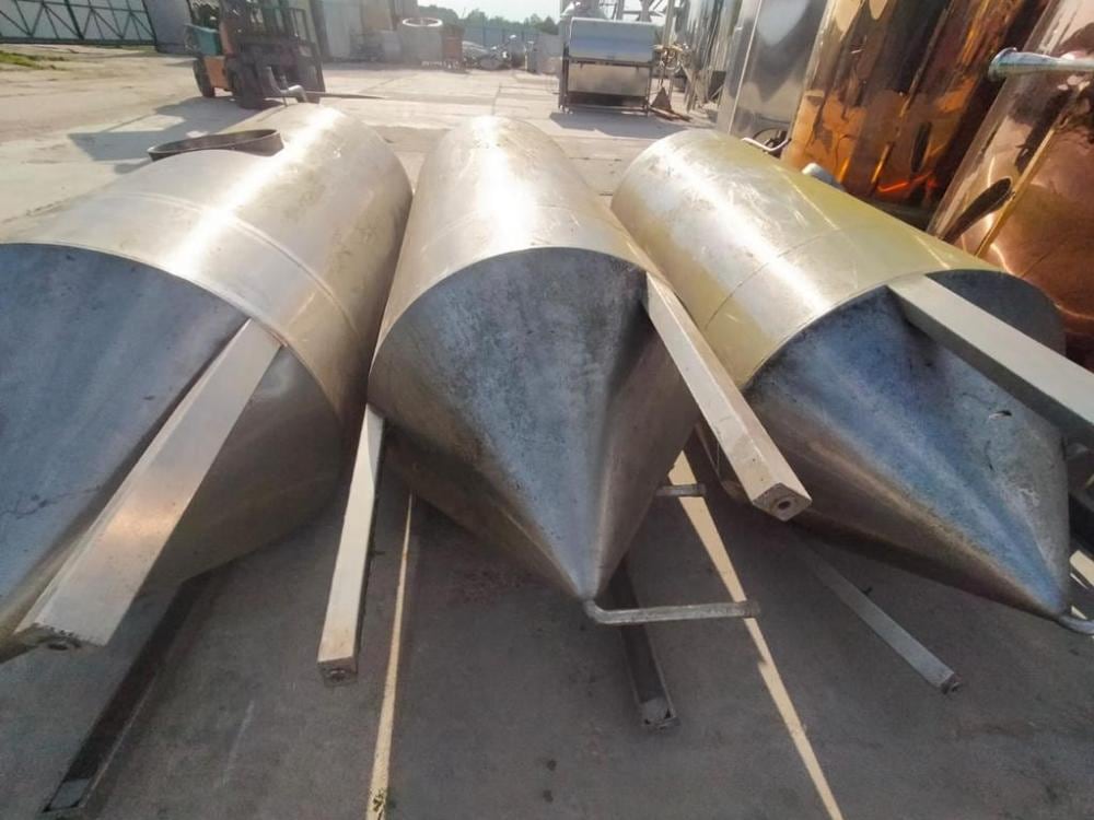 Емкость 1м3 с конусом одностенная инв.10479