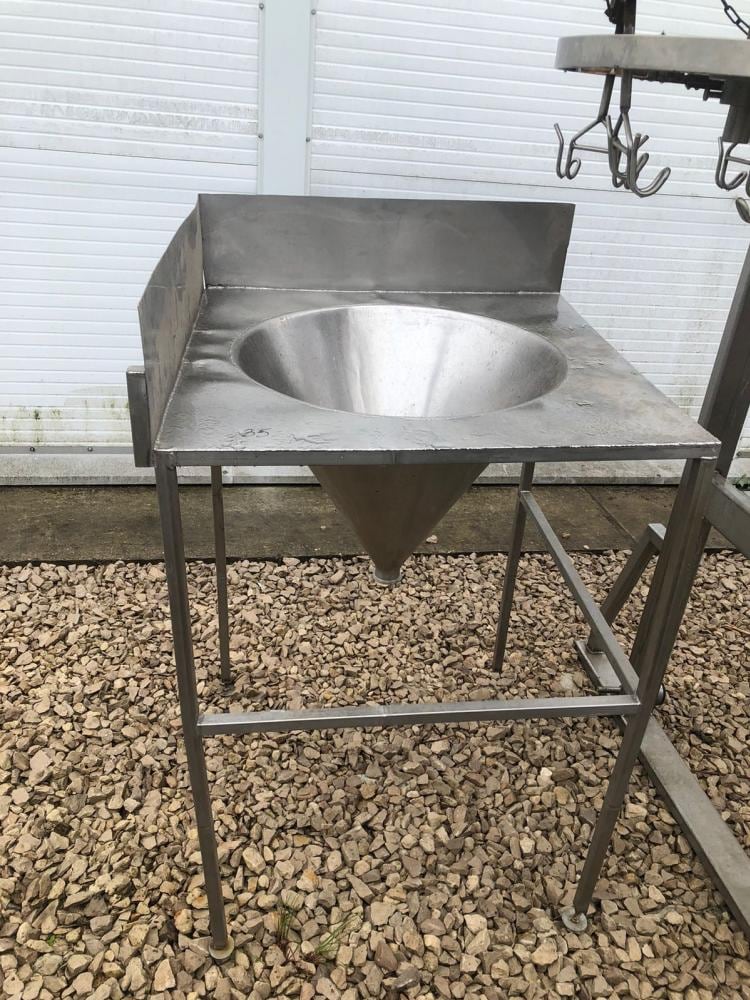Стол с воронкой инв.9782
