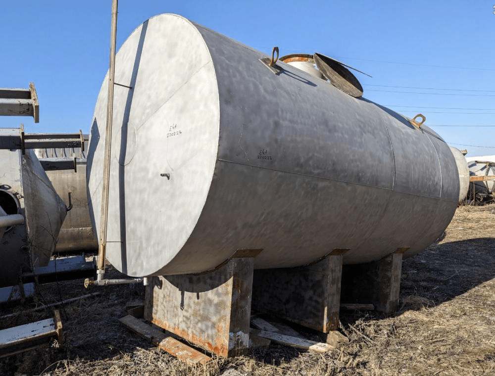 Емкость объем 10 куб.м. горизонтального исполнения.