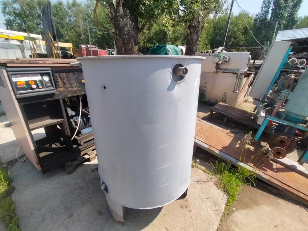 Емкость 900л рубашка из черного металла инв.12829