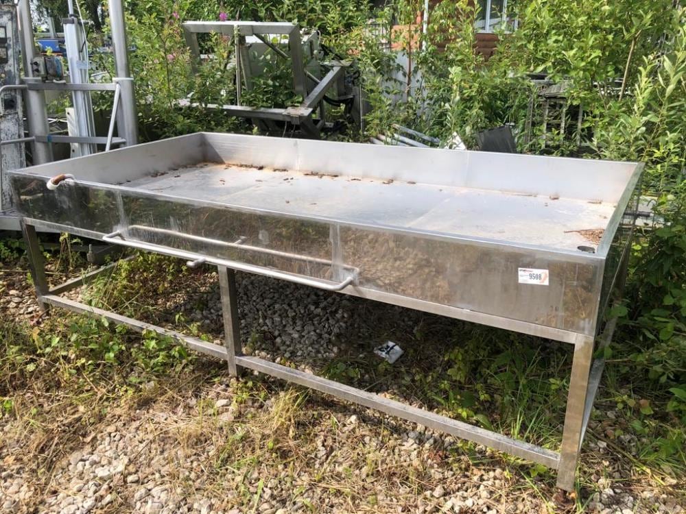 Ванна прямоугольная 900л инв.9508