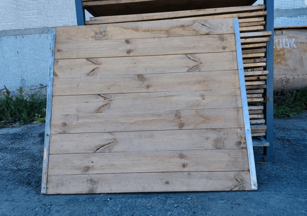 Дубовые полки для сыра