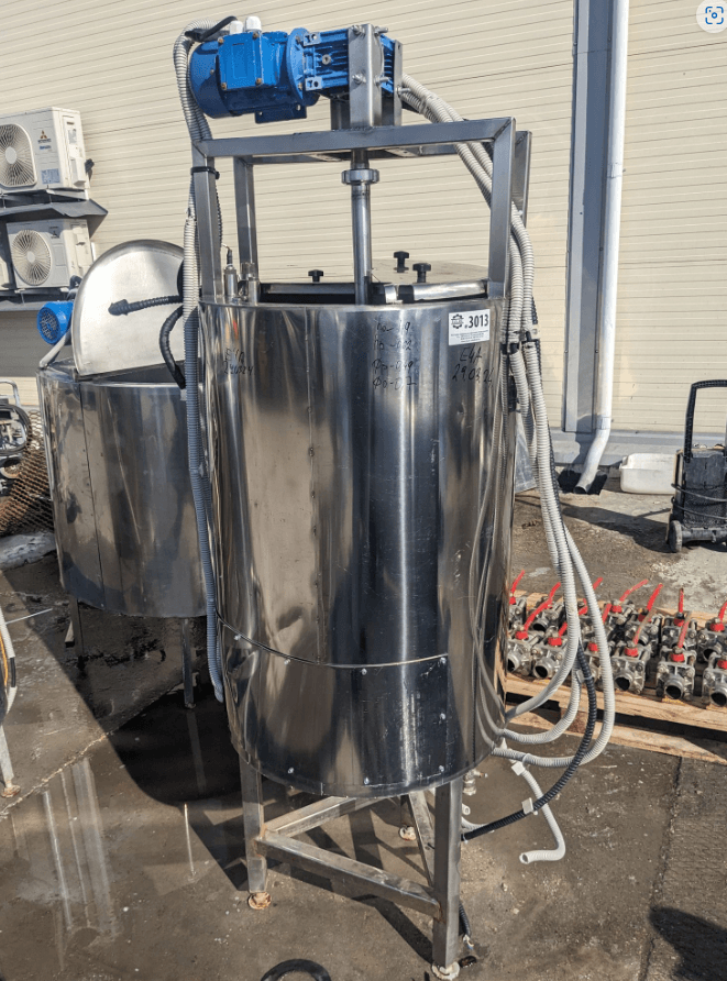 Емкость объем 100 л, с рубашкой ТЭН е.3313