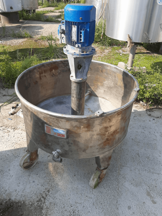 Емкость 0,15 куб.м., со встроенным насосом