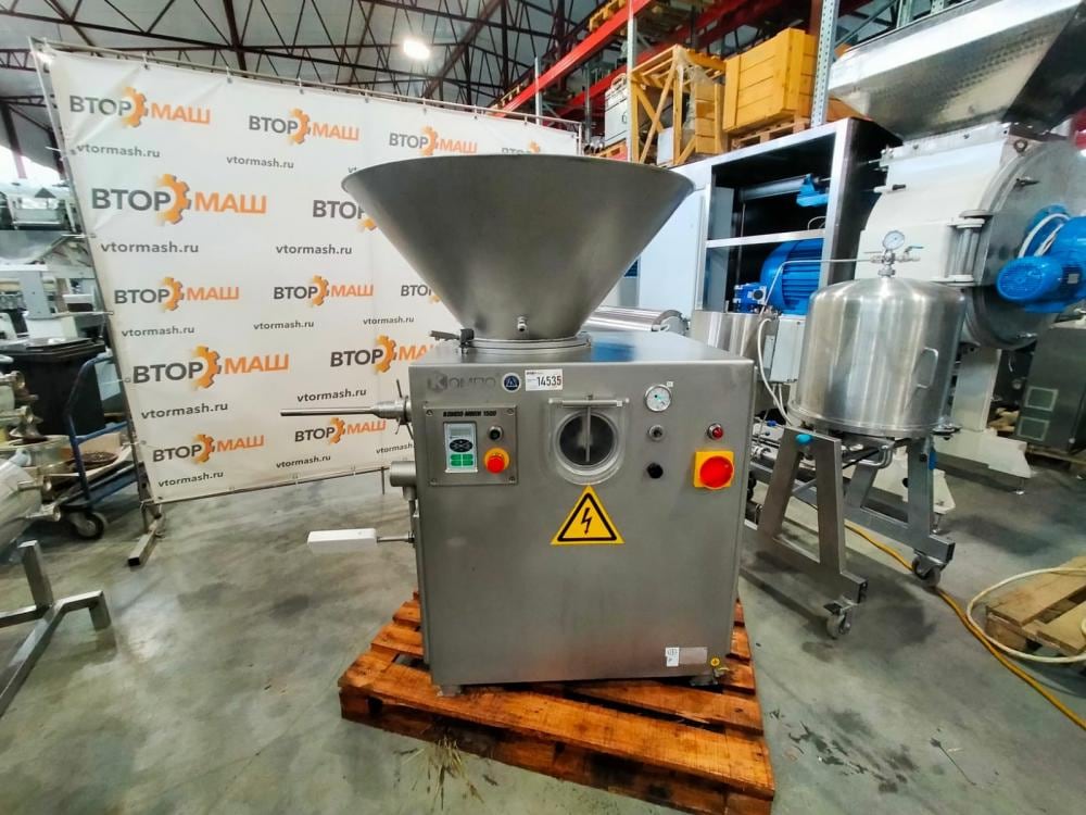 Шприц КОМПО-1500 с бункером инв.14535