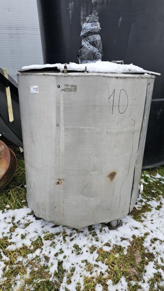 Емкость 1куб.м с мешалкой инв.11735