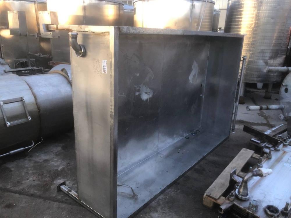 Ванна прямоугольная 1800л инв.12569