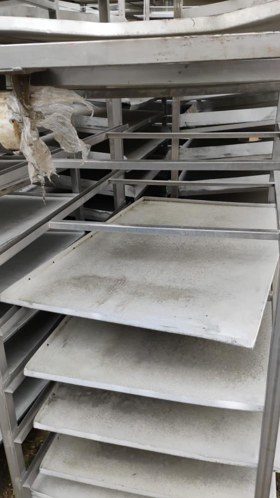 Стеллажи, полки из алюминия.