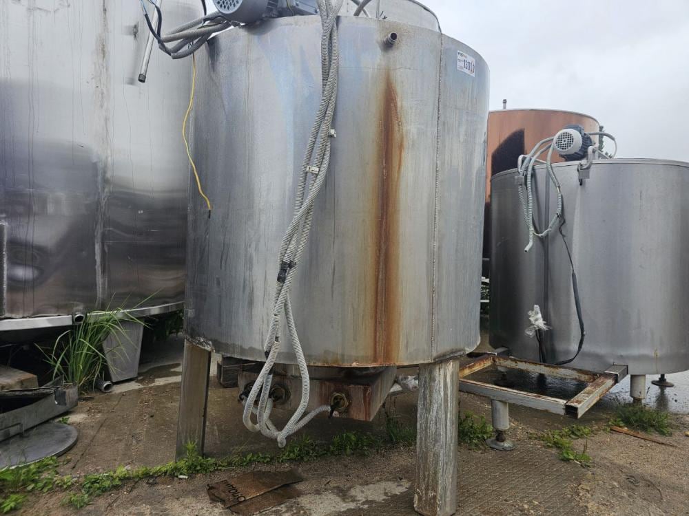 Емкость 350л. с мешалкой инв.13000