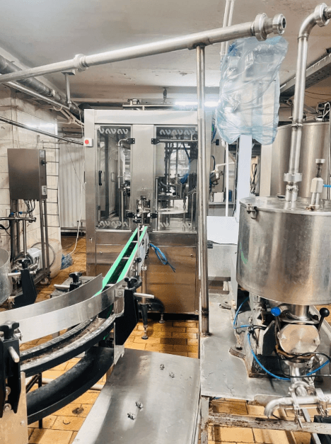 Автомат розлива в ПЭТ AVIS новый