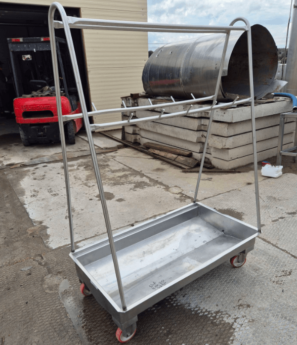 Рама-тележка для колбасных изделий и туш.