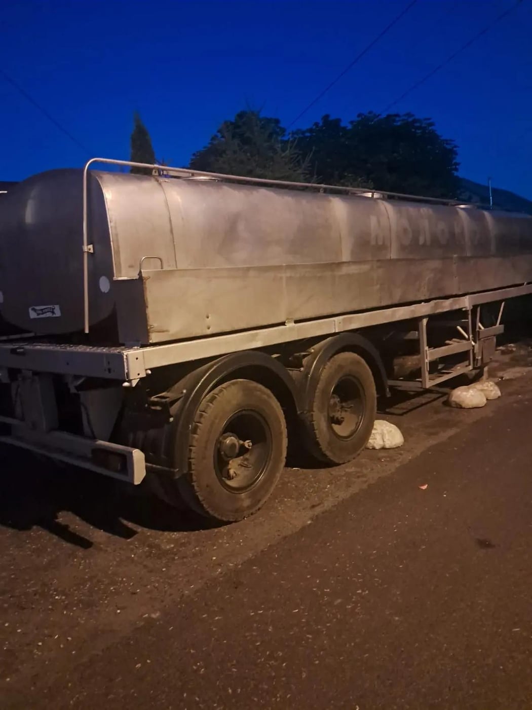 Полуприцеп молоковоза 12 кубов, три секции