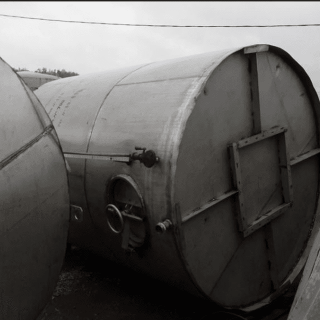 Емкость 8 куб.м.  плоское дно.