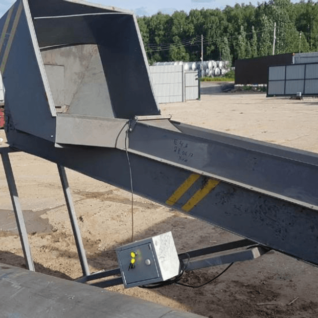 Элеватор подачи пробки пробки в бункер ориентатора, высота подъема 2,7 метра