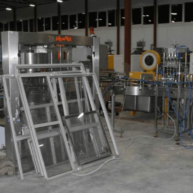 Линия розлива в ПЭТ 3000 бут/час объемом 1л.