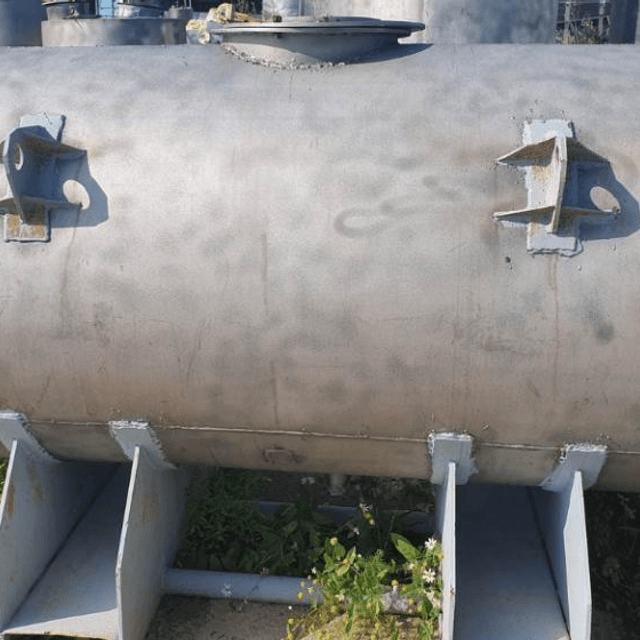 Емкость 1,3 куб.м., 1,45м высота.