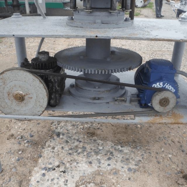 Полуавтомат розлива газированных напитков в ПЭТ