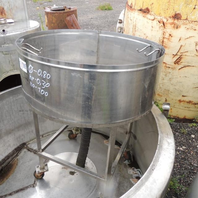 Емкость 150л высота общая  1м. инв.7995