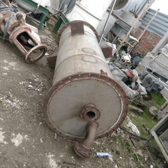 Емкость 1,2 куб.м. общая высота 2,9м.