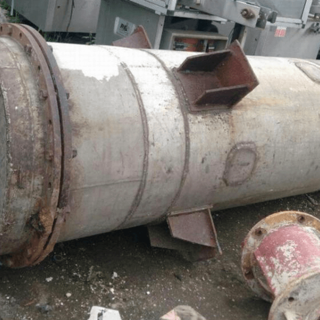 Емкость 1,2 куб.м. общая высота 2,9м.