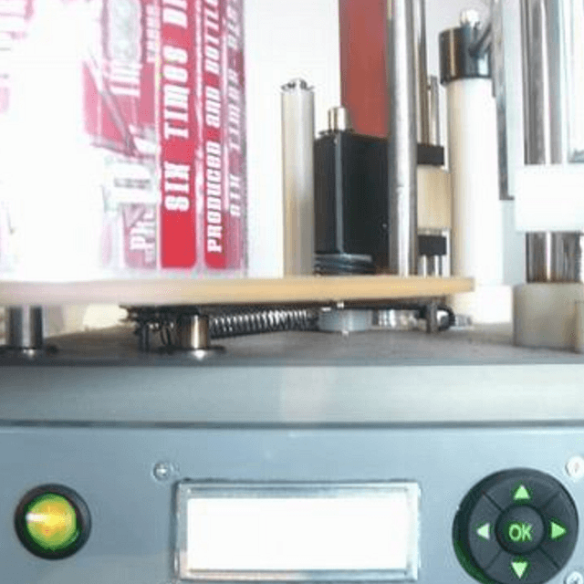 Аппликатор на стеклянные и пластиковые бутылки