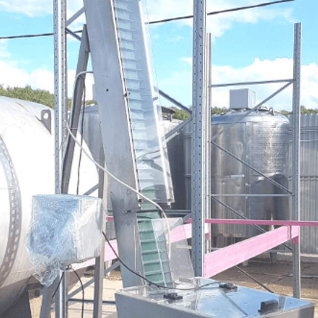 Элеватор подачи пробки пробки в бункер ориентатора, высота подъема 3 метра